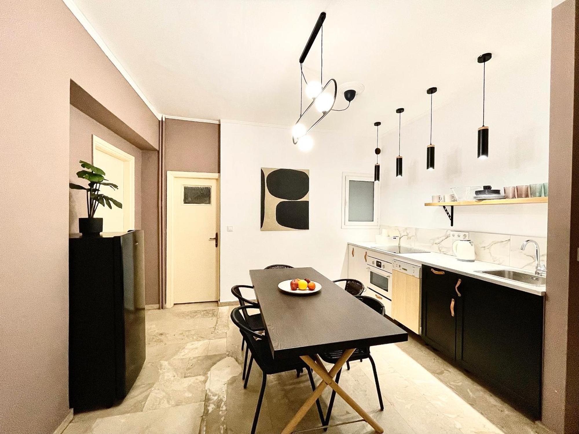 Comfy And Spacious Two Bedroom Apartment With Balcony Athens Luaran gambar