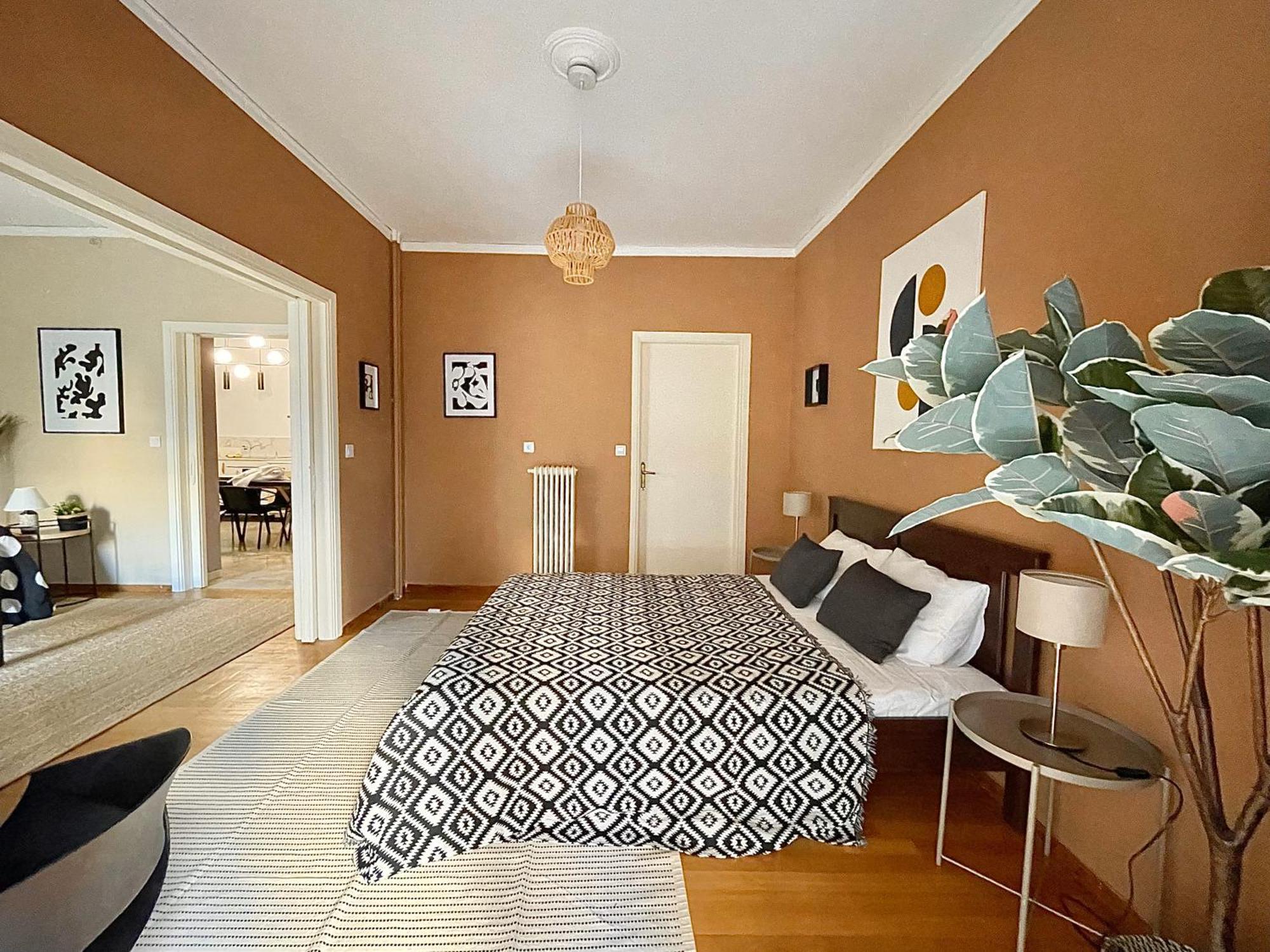Comfy And Spacious Two Bedroom Apartment With Balcony Athens Luaran gambar